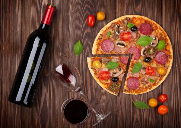 Pizza & Red Wine 