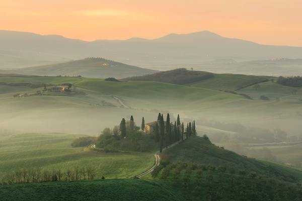 Tuscany v. Piedmont Masterclass with Simon Woods