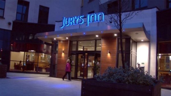 OUTSIDE-JURYS-INN-006-(400x225)